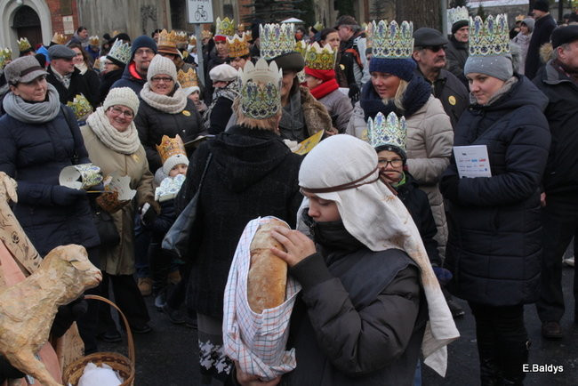 Barwny orszak na ulicach Leszna (zdjęcia)
