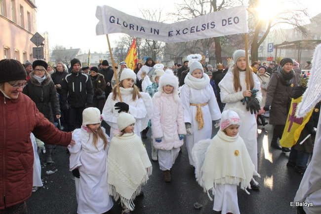 Barwny orszak na ulicach Leszna (zdjęcia)