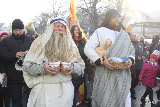 Barwny orszak na ulicach Leszna (zdjęcia)