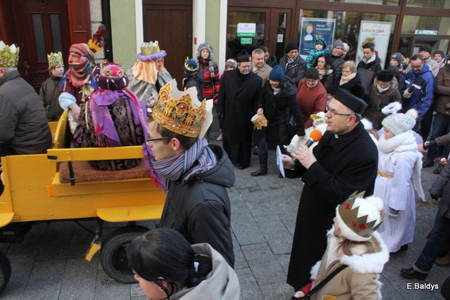 Barwny orszak na ulicach Leszna (zdjęcia)