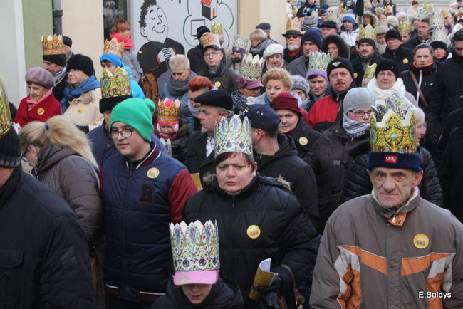 Barwny orszak na ulicach Leszna (zdjęcia)