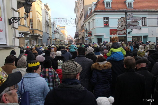 Barwny orszak na ulicach Leszna (zdjęcia)