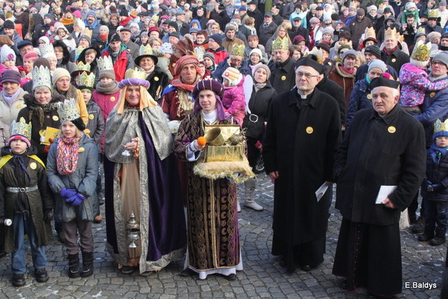 Barwny orszak na ulicach Leszna (zdjęcia)