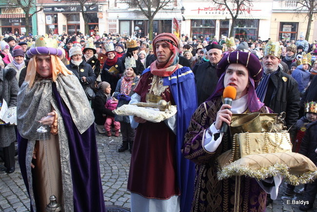 Barwny orszak na ulicach Leszna (zdjęcia)