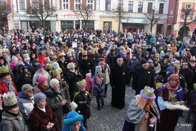 Barwny orszak na ulicach Leszna (zdjęcia)