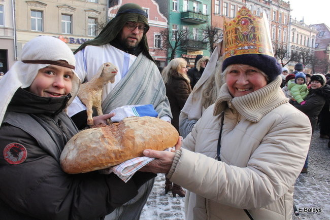 Barwny orszak na ulicach Leszna (zdjęcia)
