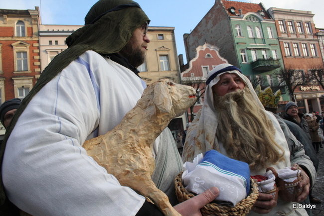 Barwny orszak na ulicach Leszna (zdjęcia)