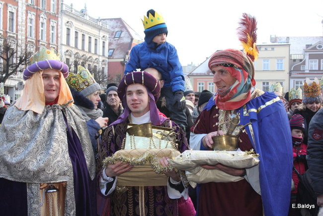 Barwny orszak na ulicach Leszna (zdjęcia)