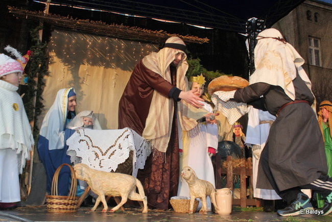 Barwny orszak na ulicach Leszna (zdjęcia)