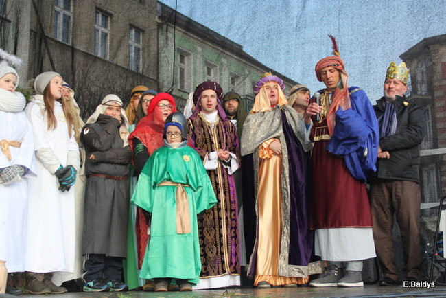 Barwny orszak na ulicach Leszna (zdjęcia)