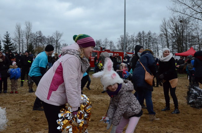 Tańce na plaży i w wodzie ( zdjęcia)