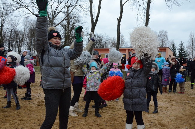 Tańce na plaży i w wodzie ( zdjęcia)