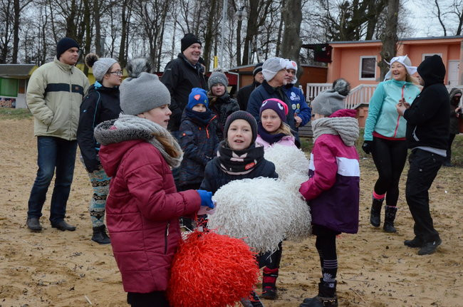 Tańce na plaży i w wodzie ( zdjęcia)