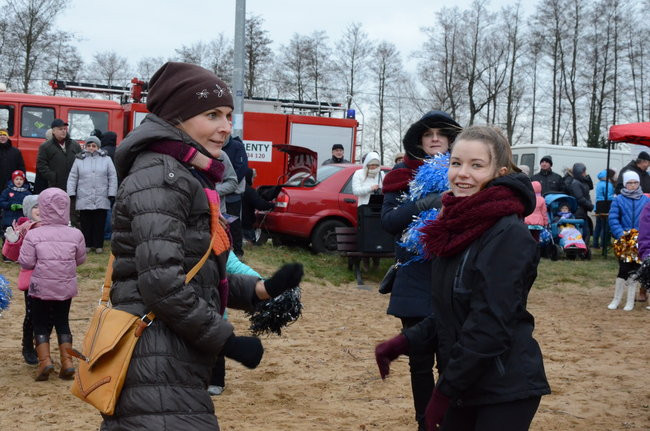 Tańce na plaży i w wodzie ( zdjęcia)