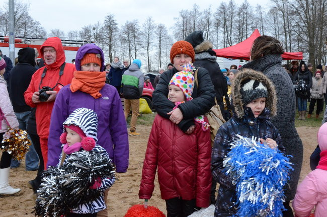 Tańce na plaży i w wodzie ( zdjęcia)