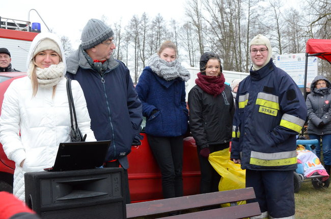 Tańce na plaży i w wodzie ( zdjęcia)