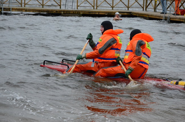 Tańce na plaży i w wodzie ( zdjęcia)