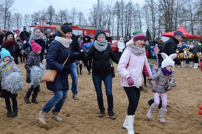 Tańce na plaży i w wodzie ( zdjęcia)