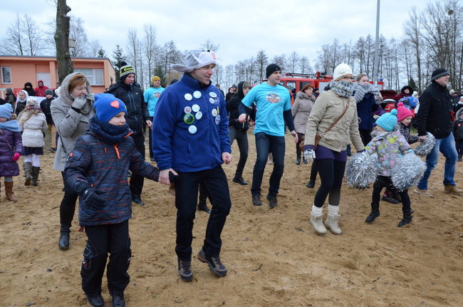 Tańce na plaży i w wodzie ( zdjęcia)