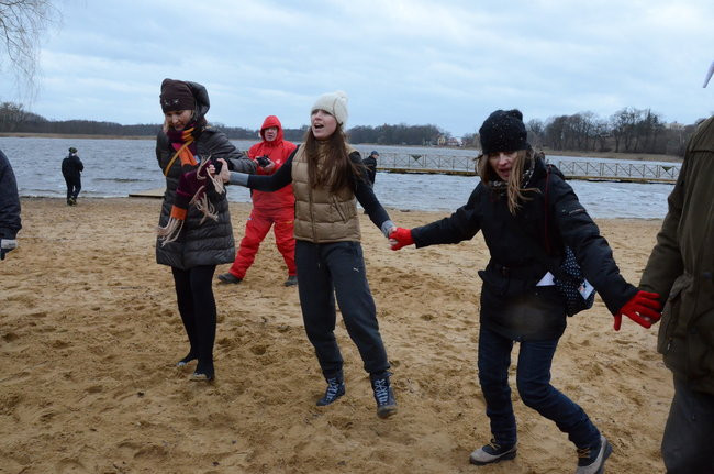 Tańce na plaży i w wodzie ( zdjęcia)