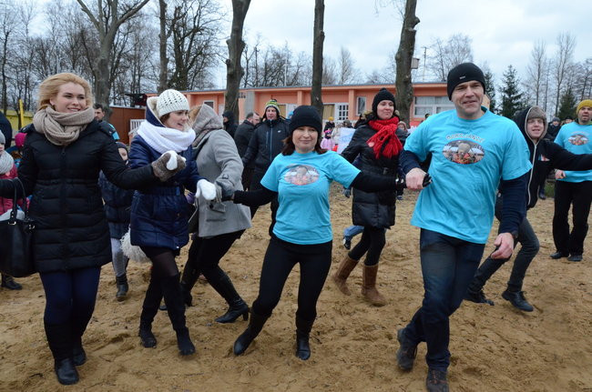 Tańce na plaży i w wodzie ( zdjęcia)