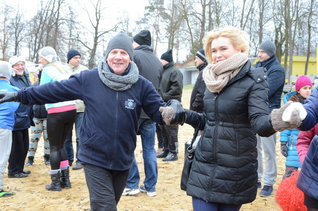 Tańce na plaży i w wodzie ( zdjęcia)