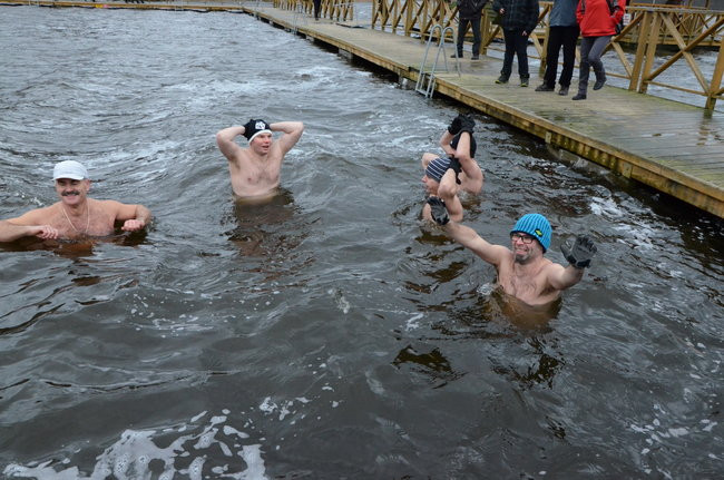 Tańce na plaży i w wodzie ( zdjęcia)