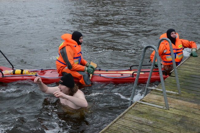 Tańce na plaży i w wodzie ( zdjęcia)