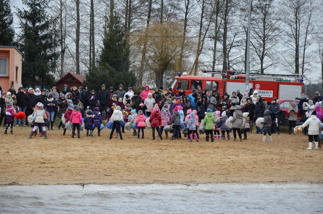 Tańce na plaży i w wodzie ( zdjęcia)