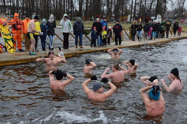 Tańce na plaży i w wodzie ( zdjęcia)