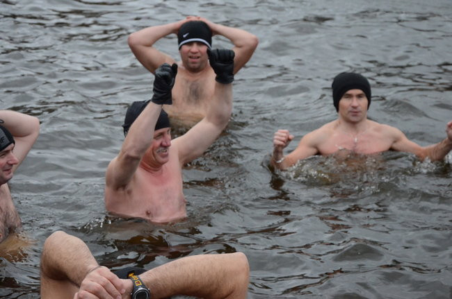 Tańce na plaży i w wodzie ( zdjęcia)