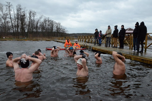 Tańce na plaży i w wodzie ( zdjęcia)