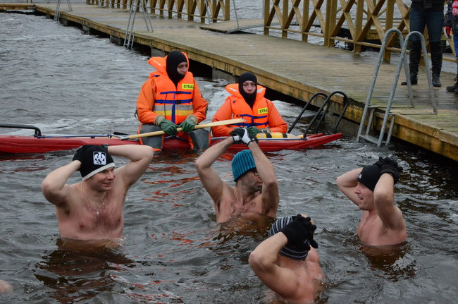Tańce na plaży i w wodzie ( zdjęcia)