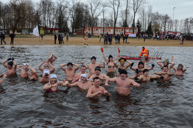 Tańce na plaży i w wodzie ( zdjęcia)