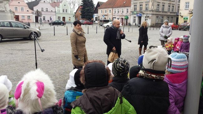 Przedszkolaki z Rydzyny kolędowały na rynku (zdjęcia)