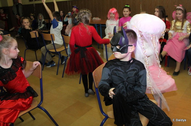 Karnawał w SP nr 9 (zdjęcia)