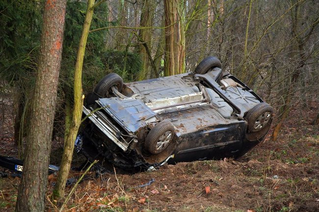 Dachowanie na drodze Poniec - Pawłowice (wideo i zdjęcia)