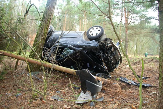 Dachowanie na drodze Poniec - Pawłowice (wideo i zdjęcia)