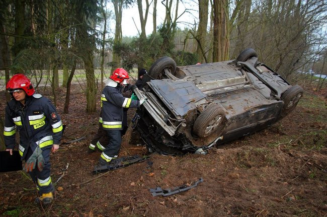 Dachowanie na drodze Poniec - Pawłowice (wideo i zdjęcia)