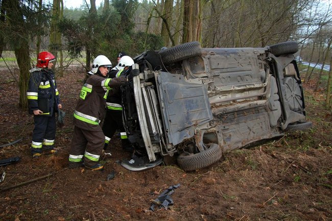 Dachowanie na drodze Poniec - Pawłowice (wideo i zdjęcia)