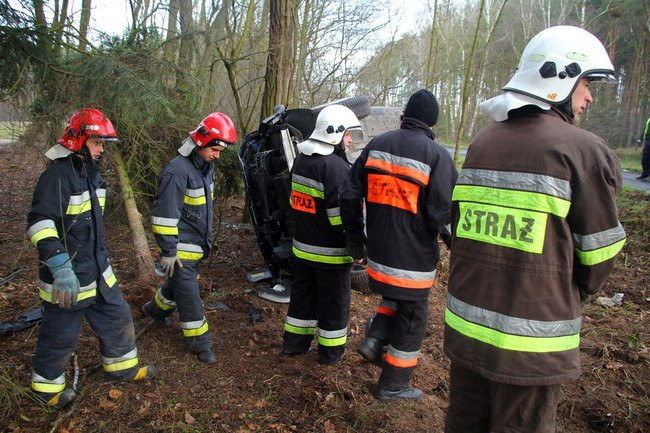 Dachowanie na drodze Poniec - Pawłowice (wideo i zdjęcia)