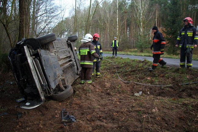 Dachowanie na drodze Poniec - Pawłowice (wideo i zdjęcia)