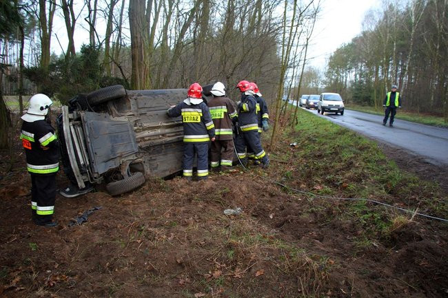 Dachowanie na drodze Poniec - Pawłowice (wideo i zdjęcia)