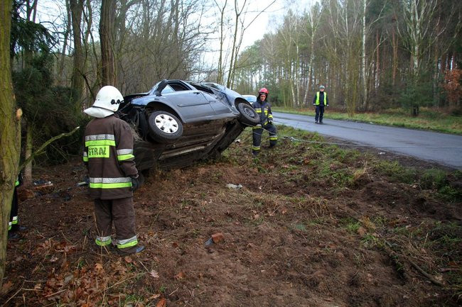 Dachowanie na drodze Poniec - Pawłowice (wideo i zdjęcia)