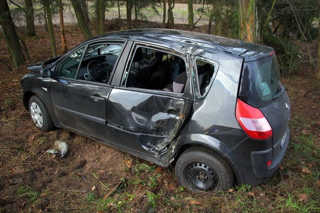 Dachowanie na drodze Poniec - Pawłowice (wideo i zdjęcia)
