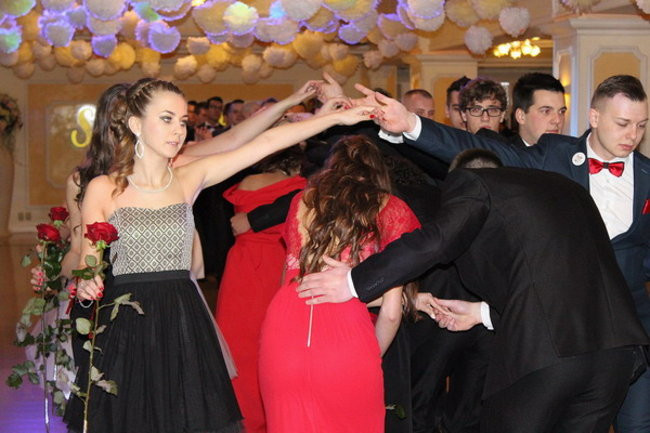 Studniówka Zespołu Szkół Zawodowych w Rawiczu (zdjęcia)