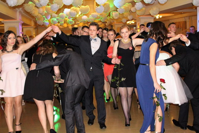 Studniówka Zespołu Szkół Zawodowych w Rawiczu (zdjęcia)