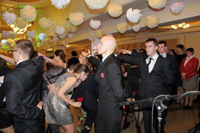 Studniówka Zespołu Szkół Zawodowych w Rawiczu (zdjęcia)