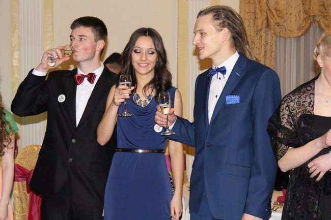 Studniówka Zespołu Szkół Zawodowych w Rawiczu (zdjęcia)