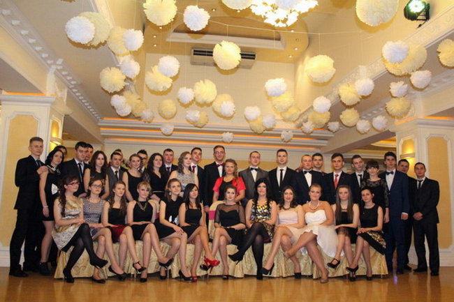 Studniówka Zespołu Szkół Zawodowych w Rawiczu (zdjęcia)